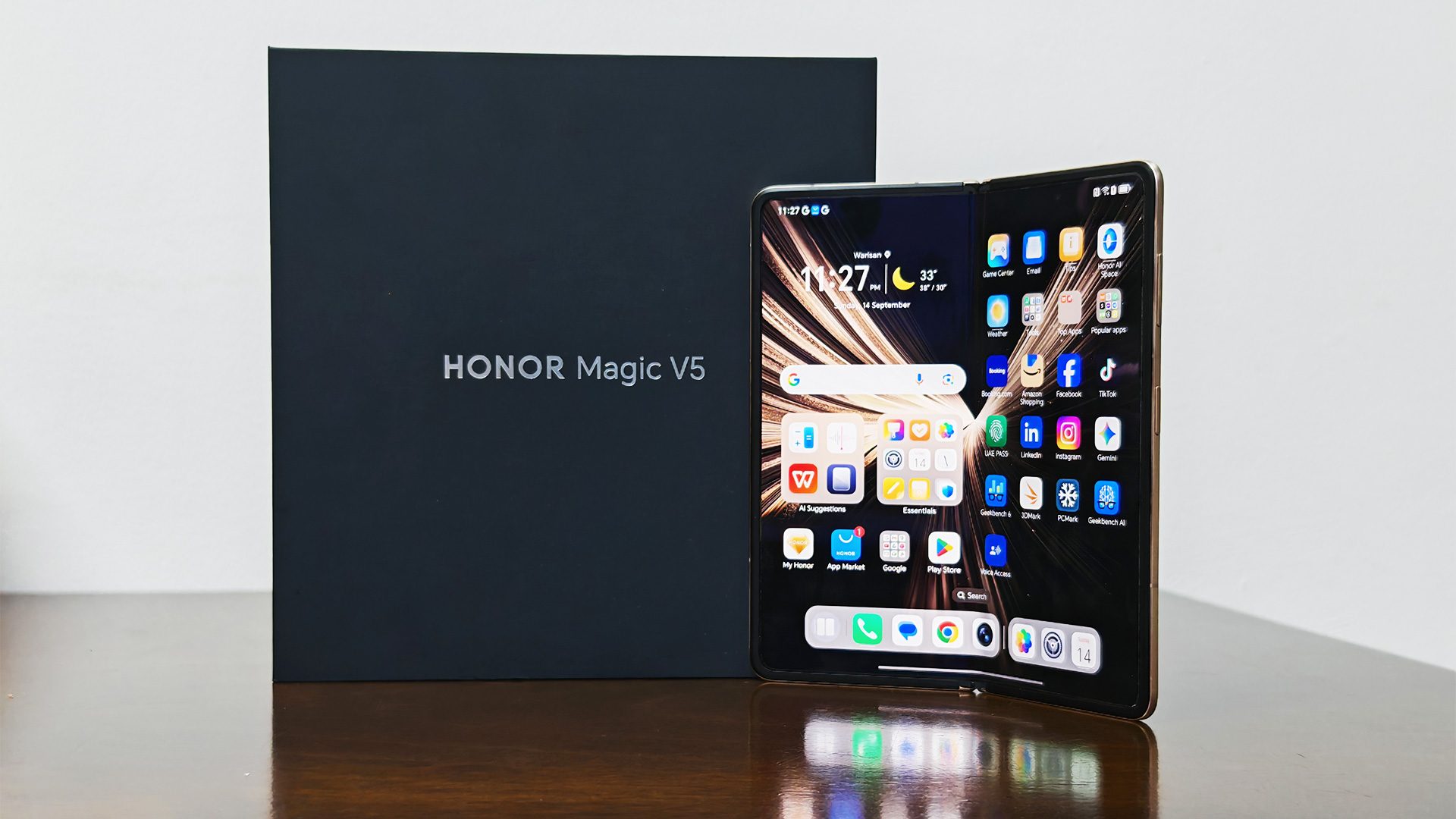 HONOR Magic V5 Review: Performance Meets Elegance - CriticReviewer.com ...