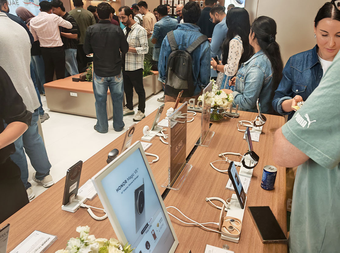 Display-at-the-HONOR_Showroom_at_The_Dubai_Mall