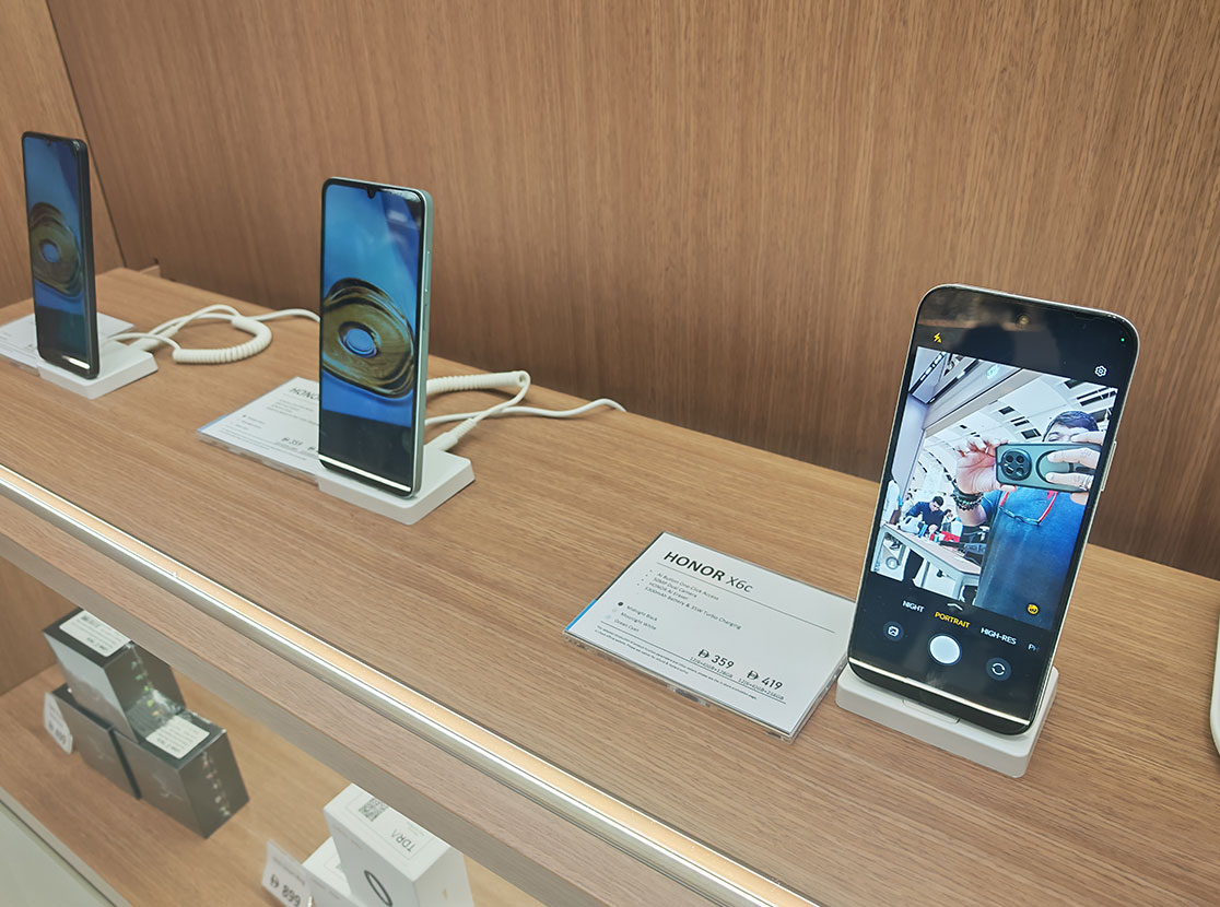 HONOR_Smartphones_on_display