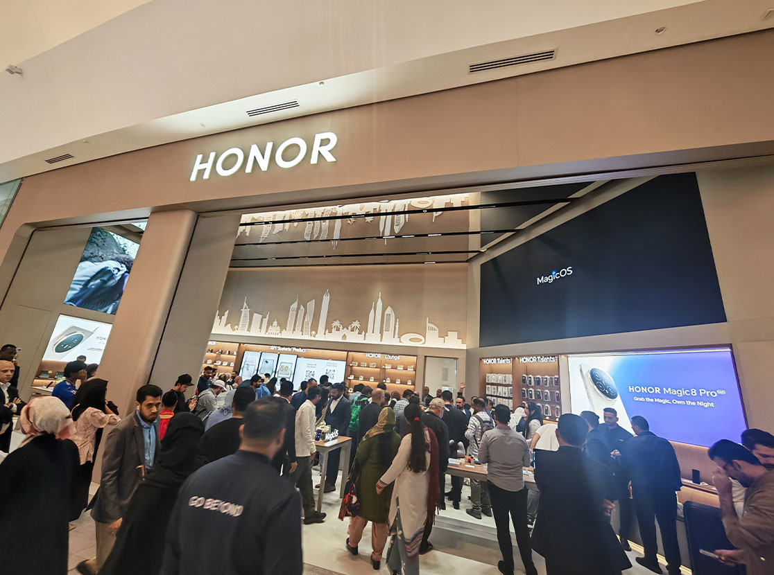 Newly-Opened_HONOR_Showroom-in-the-Dubai-Mall