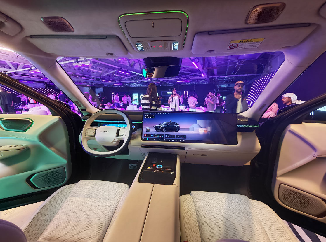 Newly-launched_LYNK_&_CO-900-interior