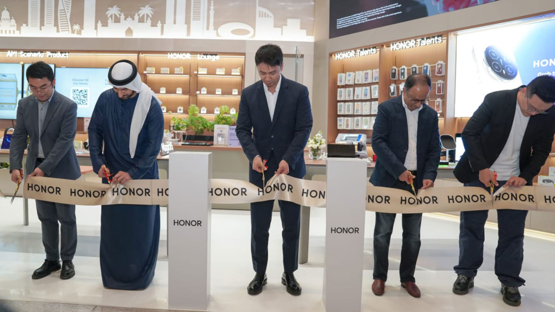 Opening-of-HONOR_Showroom_at_The_Dubai_Mall