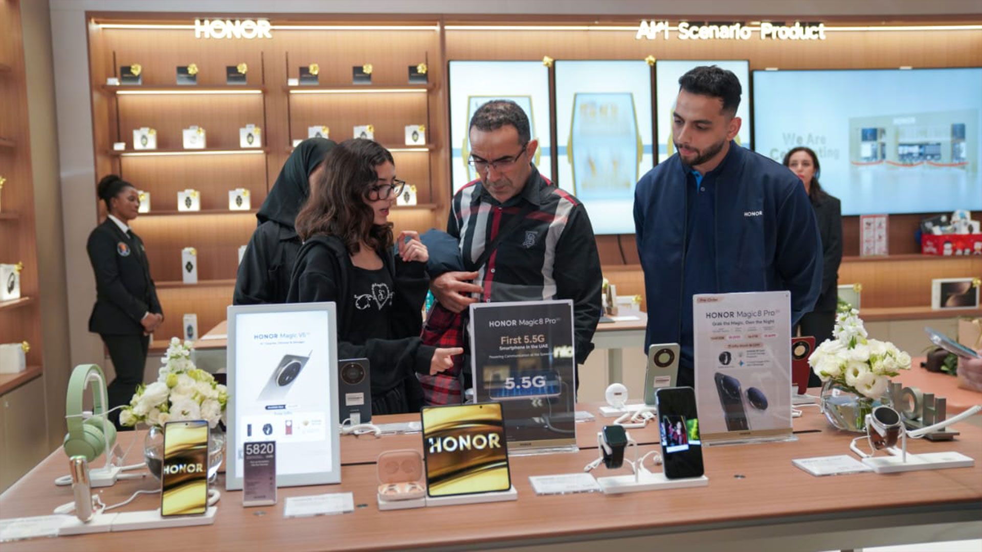 Special_offers-on-Magic8Pro-at-the-HONOR_Showroom_in-the_Dubai_Mall