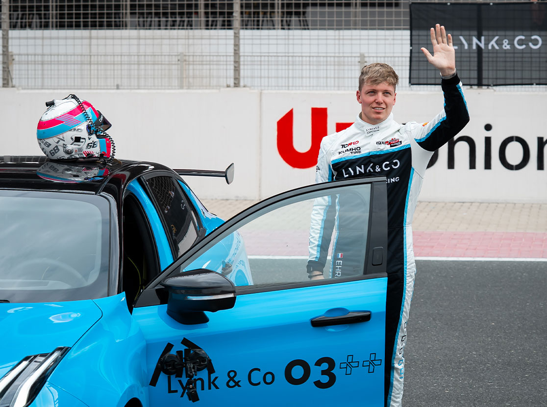 World-Touring-Car-Champion-Yann-Ehrlacher_with_LYNK_&_Co_03Plus.jpg